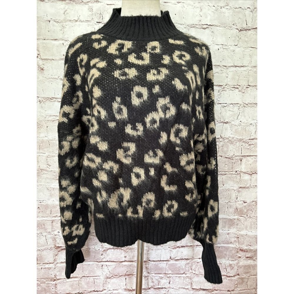 Forever 21 Womens Size S Black Tan Leopard Oversized Fuzzy Mock Neck Sweater NEW